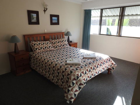 Placid Waters Holiday Apartments - eTourism Australia 9