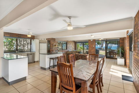 Bribie Beach House - eTourism Australia 9