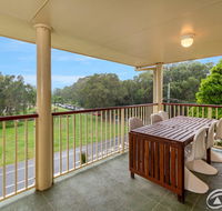 Immaculate Spacious Second Floor Unit Overlooking Pristine Parklands - eTourism Australia