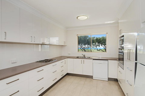 Walk To Surf Beach - Ground Floor Apartment - Bribie Horizons Boyd St, Woorim - eTourism Australia 4