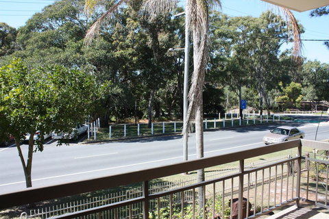 Close To Surf Beach, Surf Club, Hotel And Shops - Boyd St, Woorim - eTourism Australia 5