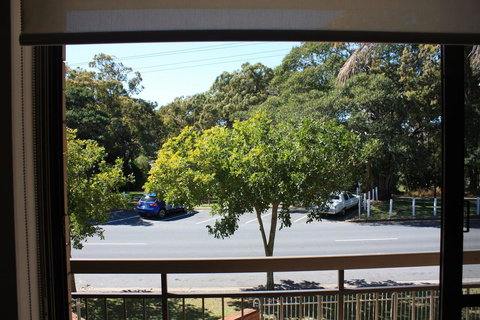 Close To Surf Beach, Surf Club, Hotel And Shops - Boyd St, Woorim - eTourism Australia 1