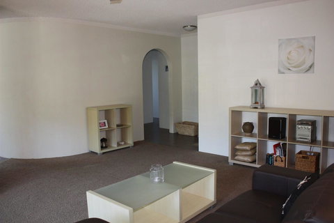 Close To Surf Beach, Surf Club, Hotel And Shops - Boyd St, Woorim - eTourism Australia 3