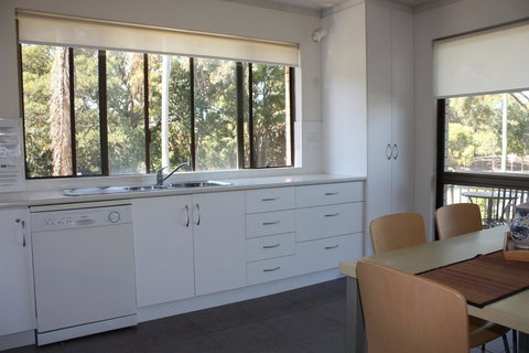 Close To Surf Beach, Surf Club, Hotel And Shops - Boyd St, Woorim - eTourism Australia 4