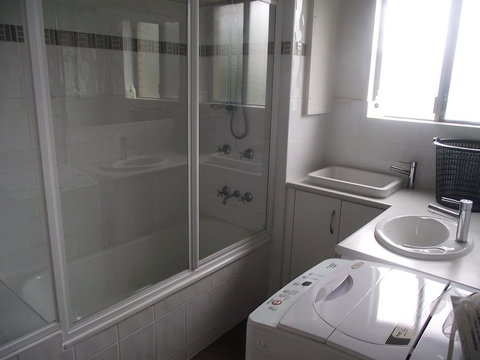 Close To Surf Beach, Surf Club, Hotel And Shops - Boyd St, Woorim - eTourism Australia 12