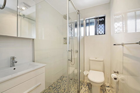 Fishing And Swimming At Your Doorstep - Sylvan Beach Esp, Bellara - eTourism Australia 13