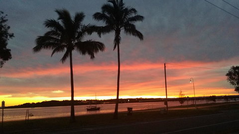 Fishing And Swimming At Your Doorstep - Sylvan Beach Esp, Bellara - eTourism Australia 7