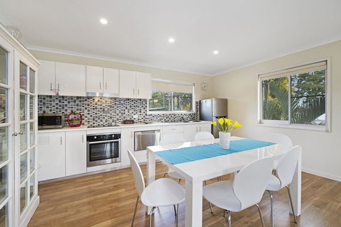 Fishing And Swimming At Your Doorstep - Sylvan Beach Esp, Bellara - eTourism Australia 15