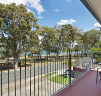 First floor unit close to shops park and waterfront - eTourism Australia