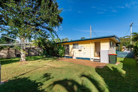 Pet Friendly Cottage In The Heart Of Bribie - Wirraway St, Bongaree - eTourism Australia 10