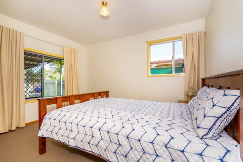 Pet Friendly Cottage In The Heart Of Bribie - Wirraway St, Bongaree - eTourism Australia 11