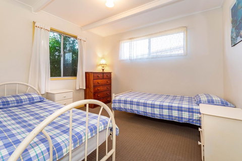 Pet Friendly Cottage In The Heart Of Bribie - Wirraway St, Bongaree - eTourism Australia 4