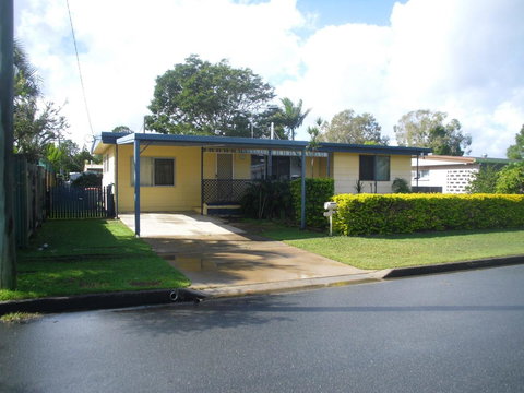 Pet Friendly Cottage In The Heart Of Bribie - Wirraway St, Bongaree - eTourism Australia 15