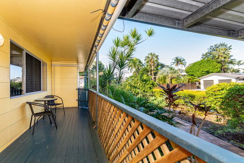 Pet Friendly Cottage In The Heart Of Bribie - Wirraway St, Bongaree - eTourism Australia 14