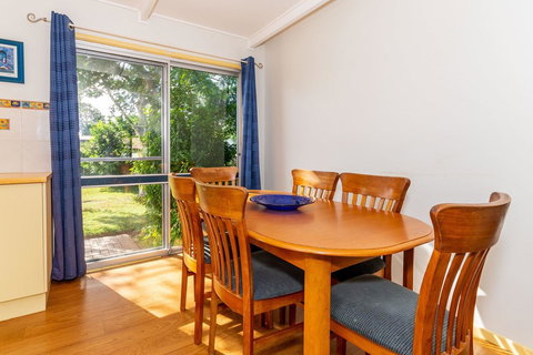 Pet Friendly Cottage In The Heart Of Bribie - Wirraway St, Bongaree - eTourism Australia 1