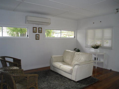 Hampton Cottage- Delightful Cottage Bring Your Dog! - eTourism Australia 10