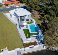 Stunning Canal Home Oh So Close To The Waterfront - eTourism Australia