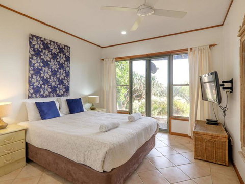 Claytons 1 By Discover Stradbroke - eTourism Australia 4