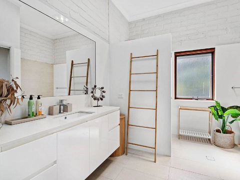 'Nunkeri', 5 Kerrie Close - Stunning House With Fabulous Views, Linen, WIFI & Air Conditioning - eTourism Australia 3