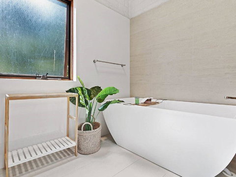 'Nunkeri', 5 Kerrie Close - Stunning House With Fabulous Views, Linen, WIFI & Air Conditioning - eTourism Australia 2