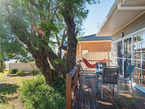 'The Croft' 11 Boulder Bay Rd - Cosy Beach House With Aircon & Only 270m To The Beach - eTourism Australia 1