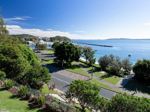 1 'Kiah', 53 Victoria Parade - Stunning Views, Wifi, Aircon, Just Across The Road To The Water - eTourism Australia 0