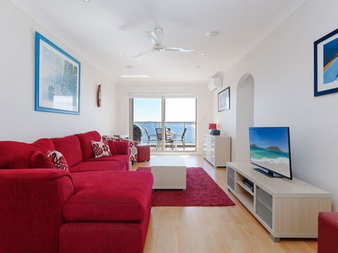 1 'Kiah', 53 Victoria Parade - Stunning Views, Wifi, Aircon, Just Across The Road To The Water - eTourism Australia 1