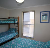 1 Naiad Court - Lowset family home with swimming pool and covered deck. Pet friendly - eTourism Australia
