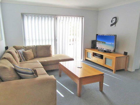 11 'Silvana Court', 26 Ajax Avenue - Close To The Water And Clubs - eTourism Australia 2