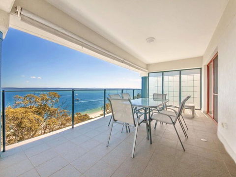 12 'Le Vogue', 16 Magnus St - Sensational Water Views, Lift, Pool & Tennis Court - eTourism Australia 0