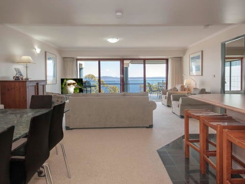 12 'Le Vogue', 16 Magnus St - Sensational Water Views, Lift, Pool & Tennis Court - eTourism Australia 1