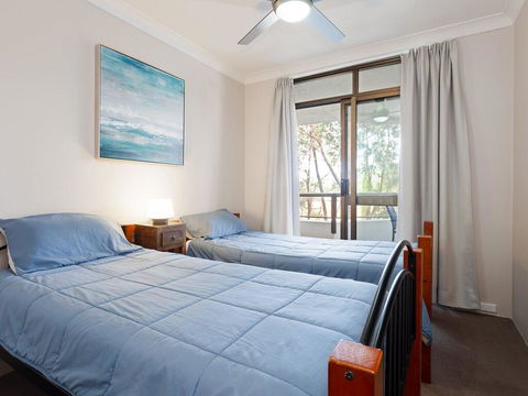 14 'The Commodore' 9-11 Donald Street- Unit In The Heart Of Town With Views & WIFI - eTourism Australia 1