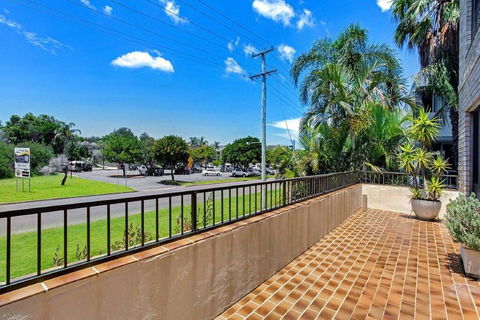14 'THE DUNES', 38 MARINE DR - LARGE UNIT WITH POOL, TENNIS COURT AND DIRECTLY ACROSS FROM FINGAL - eTourism Australia 2