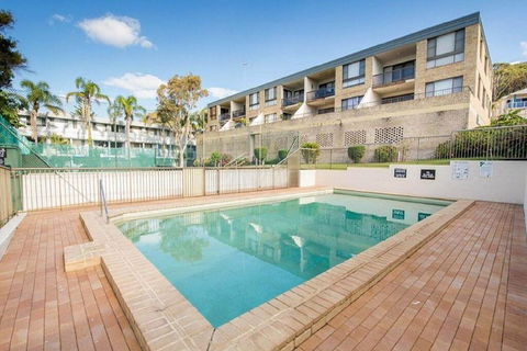 14 'THE DUNES', 38 MARINE DR - LARGE UNIT WITH POOL, TENNIS COURT AND DIRECTLY ACROSS FROM FINGAL - eTourism Australia 3
