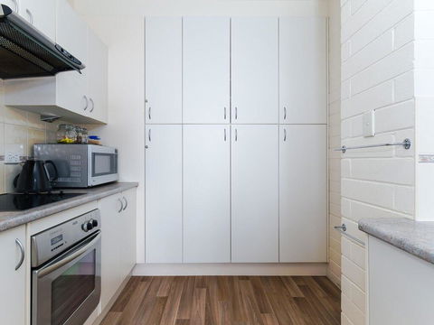 2 'Little Hut' 20 Kurrawa Close - Stunning Water Views Of Little Beach - eTourism Australia 1