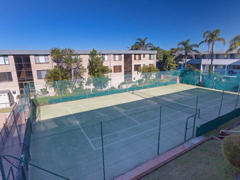 2 'The Dunes', 38 Marine Drive - Pool, Tennis Court And So Close To The Beach - eTourism Australia 3