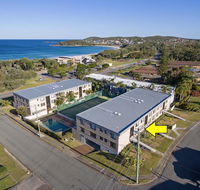 2 'The Dunes' 38 Marine Drive - pool tennis court and so close to the beach - eTourism Australia