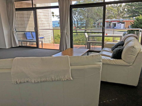 2 'Villa Ellisa', 8-10 Columbia Cl - Beautiful Water Views & Directly Across To Little Beach - eTourism Australia 2