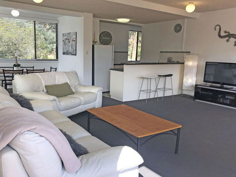 2 'Villa Ellisa', 8-10 Columbia Cl - Beautiful Water Views & Directly Across To Little Beach - eTourism Australia 1