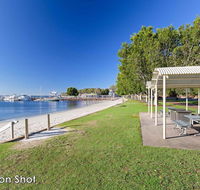 2 'Westpoint' 2 Thurlow Avenue - ground floor linen supplied views - eTourism Australia