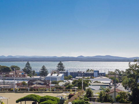 211 'The Landmark', 61B Dowling Street - Resort Style Holiday With Pool, Games Room & Restaurant - eTourism Australia 0