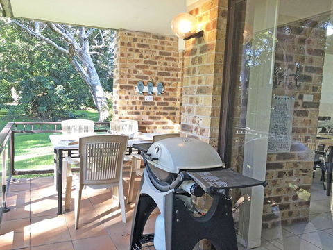 23 'Bay Parklands', 2 Gowrie Avenue - Little Beach, Air Con, Pool & Tennis Court - eTourism Australia 2