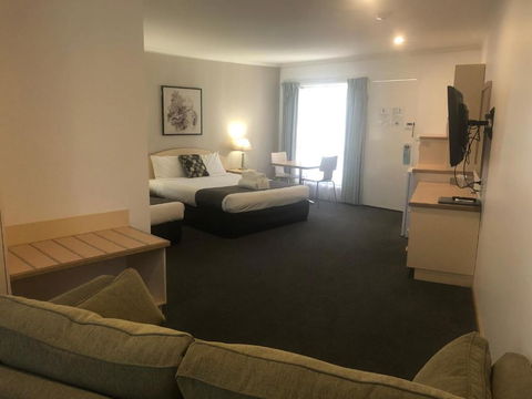 CAPRICORN MOTOR Inn - eTourism Australia 2