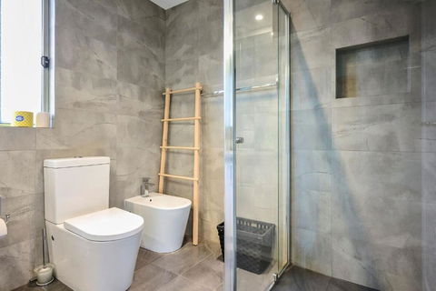 Contemporary Family Oasis In The Heart Of Newport - eTourism Australia 4