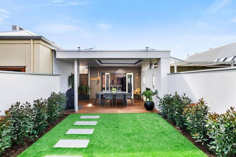 Cute As A Button - Picket Fence 3 Bed Stylish Home - eTourism Australia 2