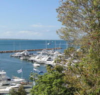 3 'Paradiso' 4 Laman Street - aircon pool heart of town water views - eTourism Australia