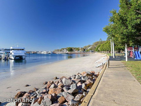 3 Tomaree Street - Cute 4 Bedroom House With Aircon In The Heart Of Town - eTourism Australia 0