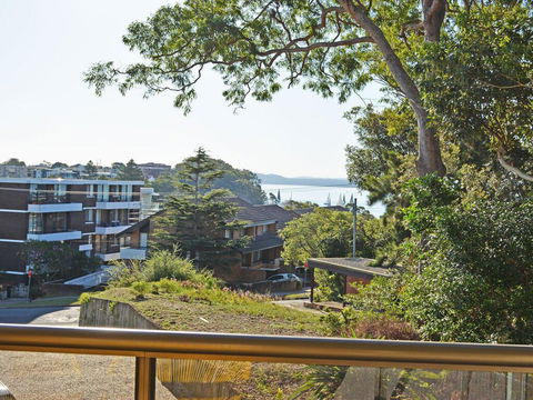 30 'The Commodore' 9-11 Donald Street - Fabulous 3 Bedroom 2 Bathroom 2 Carspaces - eTourism Australia 2