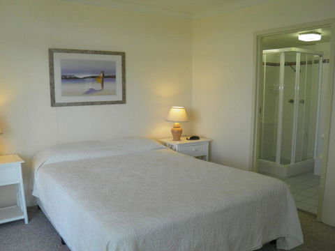 30 'The Commodore' 9-11 Donald Street - Fabulous 3 Bedroom 2 Bathroom 2 Carspaces - eTourism Australia 1