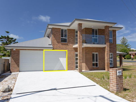 5 Bent Street - Huge House With Foxtel & Aircon - eTourism Australia 0